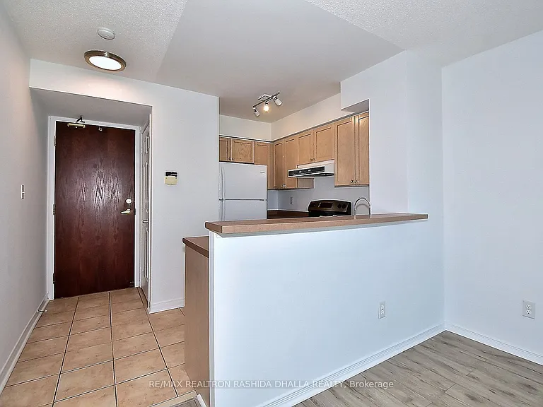39 Oneida Cres #610 — Photo 17
