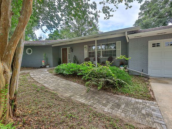 2nd image of 120 Huntington Dr