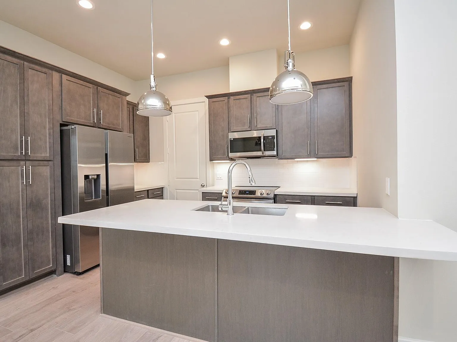3 bed, 2.5 bath, 1640 sqft, $2,250 — Photo 3