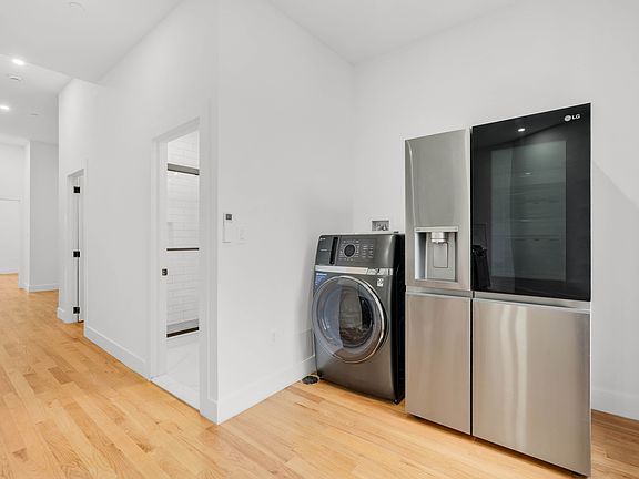 4th image of 1497 Myrtle Ave #3B