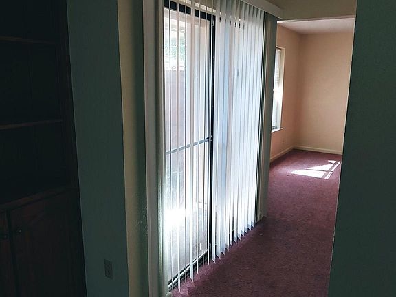 3rd image of 2409 Meadow Ln