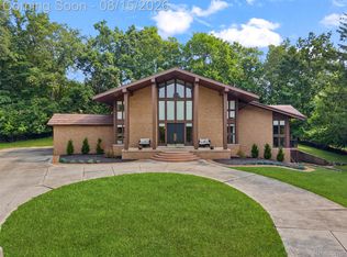 4994 Lake Bluff Rd, West Bloomfield, MI 48323