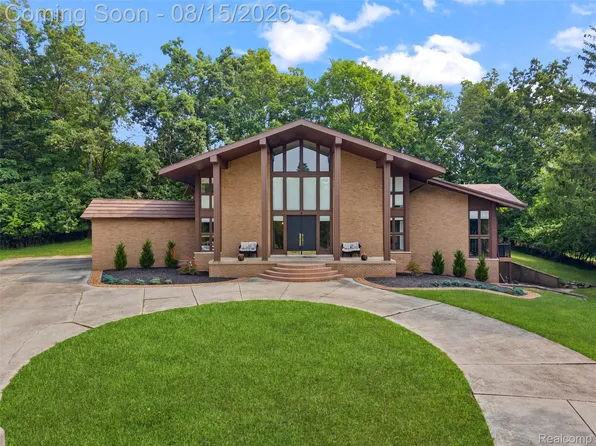 4994 Lake Bluff Rd, West Bloomfield, MI 48323