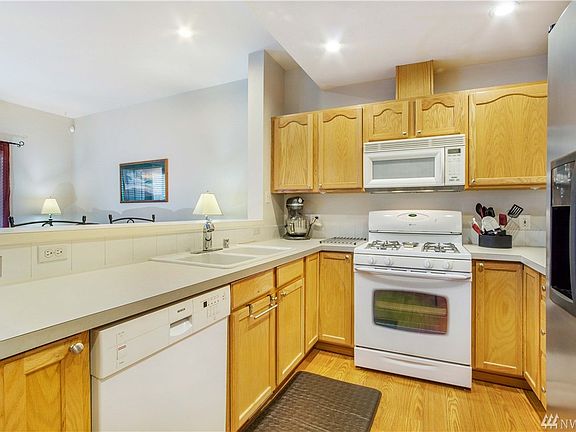 4th image of 418 17th St SE Unit 10D
