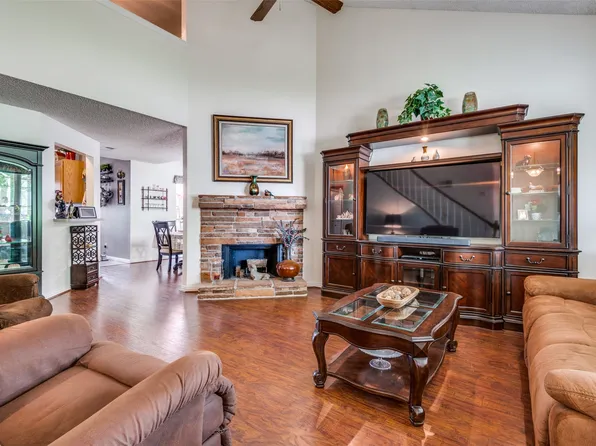 1405 Mapleton Ct, Arlington, TX 76018