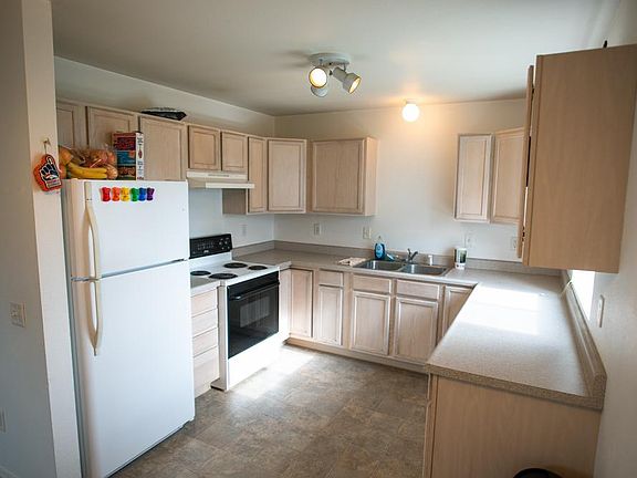 2nd image of 572 W Shore Dr