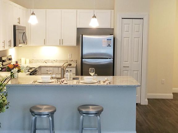 4th image of 11 Roosevelt Cir #2B-2Ba-1070Sqft