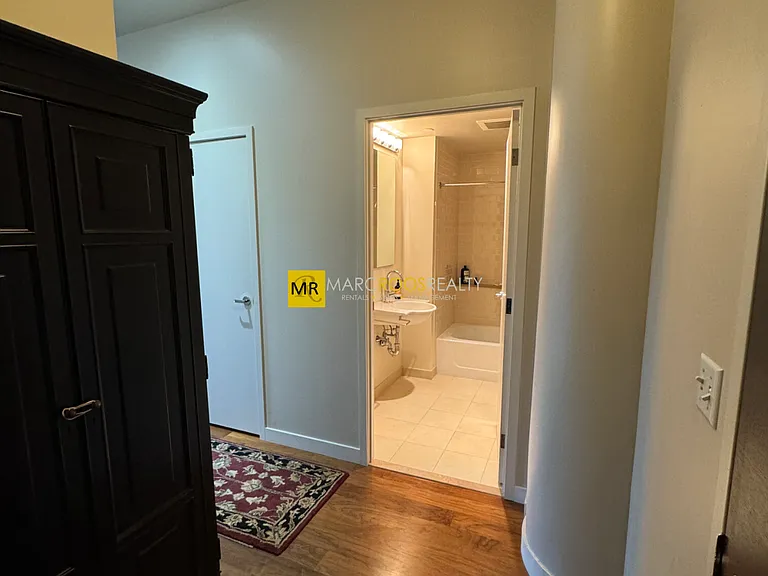 285 Columbus Ave — Photo 18