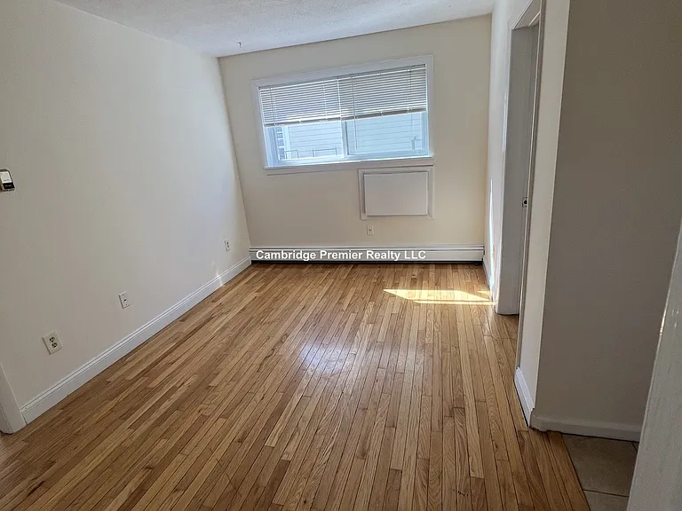 Pine St — Photo 15