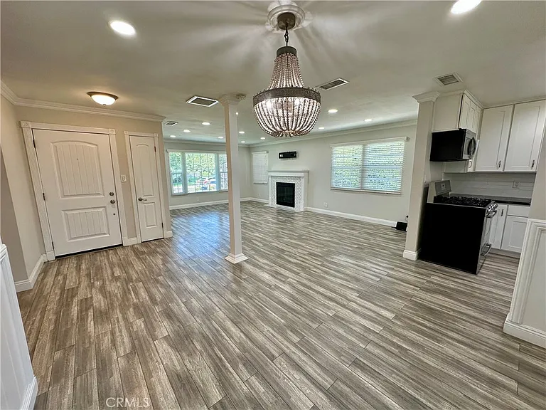436 N Washington Ave — Photo 6