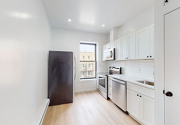 2nd image of 257 S 2nd St #3