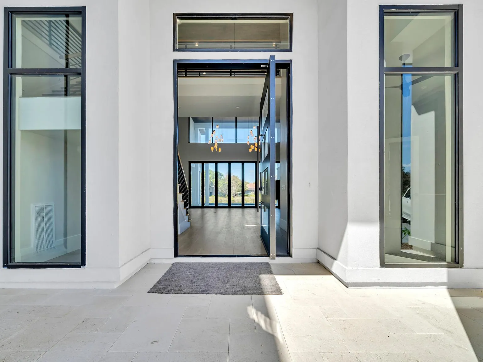 6 bed, 6651 sqft, $20,000 — Photo 3