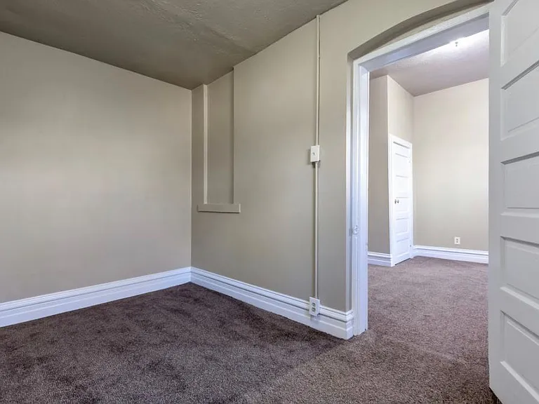 661 S Park St — Photo 10