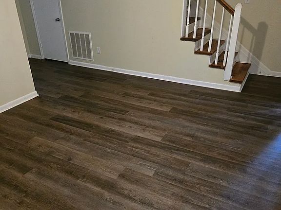 2nd image of 2066 Pineview Dr
