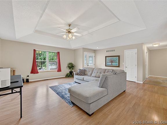 5th image of 412 W Champain St