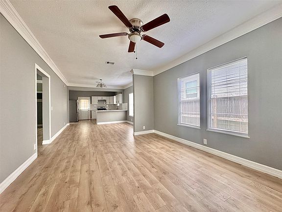 4th image of 4106 Robertson St