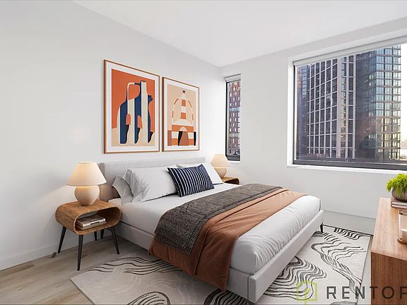 4th image of 77 Commercial St #3E