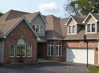 15 W Lexington Cir, Yorkville, IL 60560