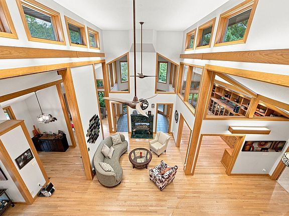 4th image of 50 Carrington Ct