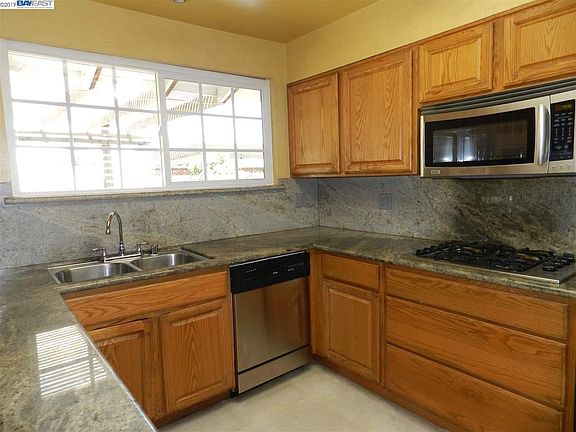 5th image of 31729 Greenbrier Ln