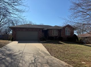 2290 W Williamsburg St, Springfield, MO 65810