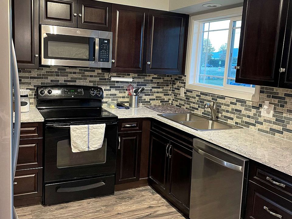 2nd image of 217 W Hilgren Ave