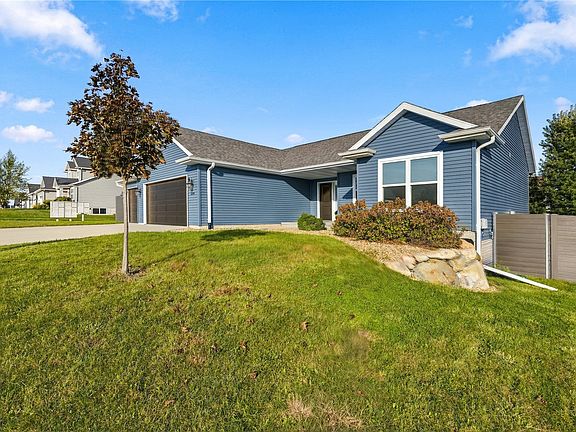 3rd image of 3399 Edgebrooke Dr
