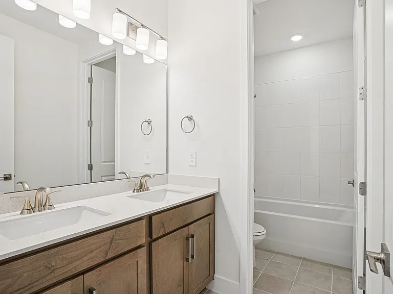 3rd bathroom - for the 3rd and 4th bedrooms