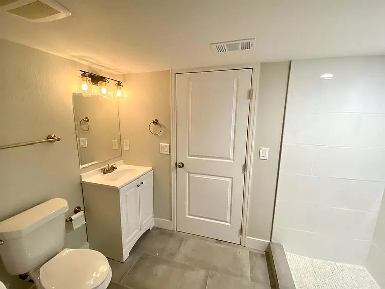 10901 Albion Ct — Photo 13
