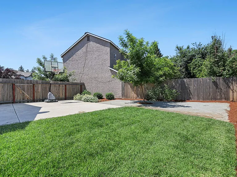8735 N Cedar Ave #109 — Photo 29