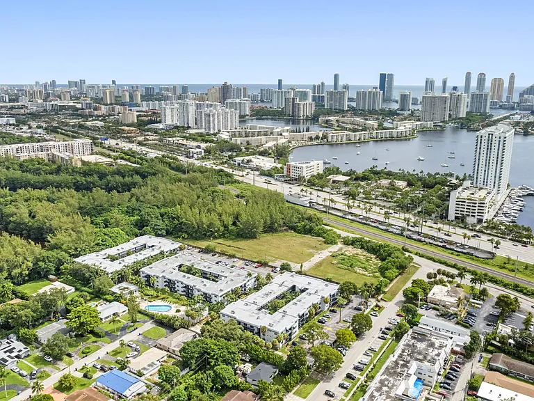 Arbors Aventura — Photo 17