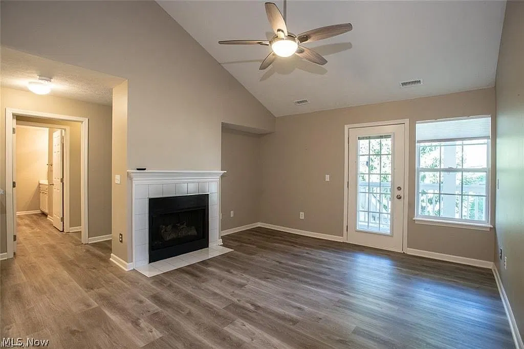 2 bed, 2.0 bath, 1185 sqft, $1,725 — Photo 3