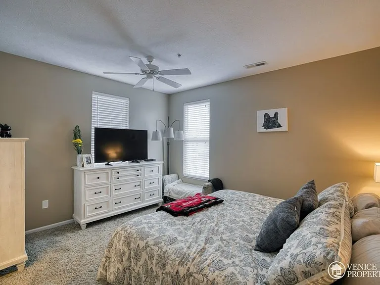 Two Bedroom with Garage near Grandview — Photo 10