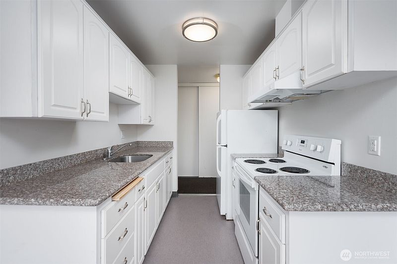 3rd image of 600 W Emerson Street