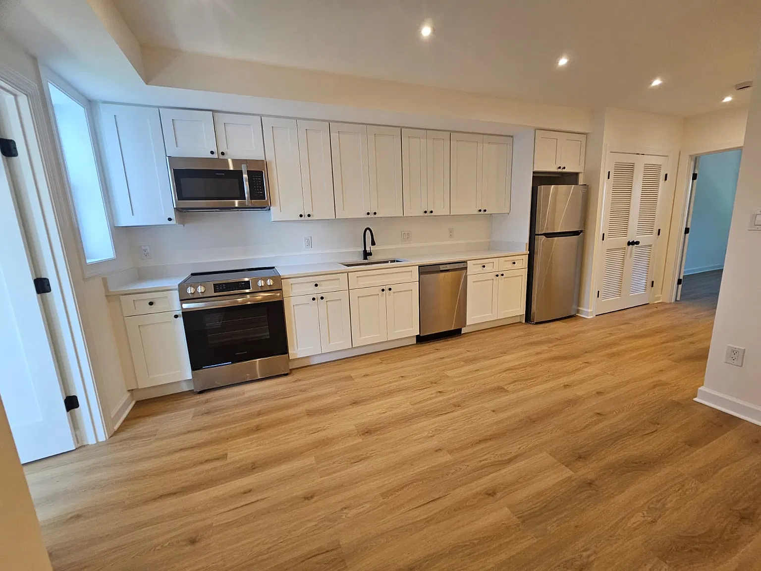 2 bed, 700 sqft, $2,500 — Photo 4