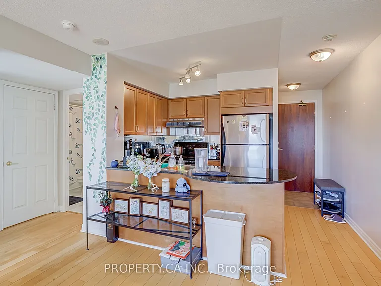 18 Kenaston Gdns #1705 — Photo 5