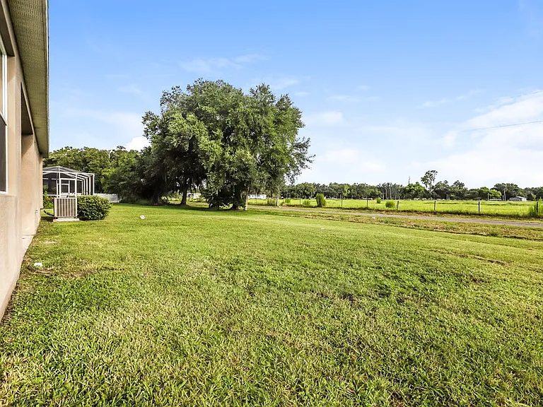 2459 Hamlet Cir — Photo 16