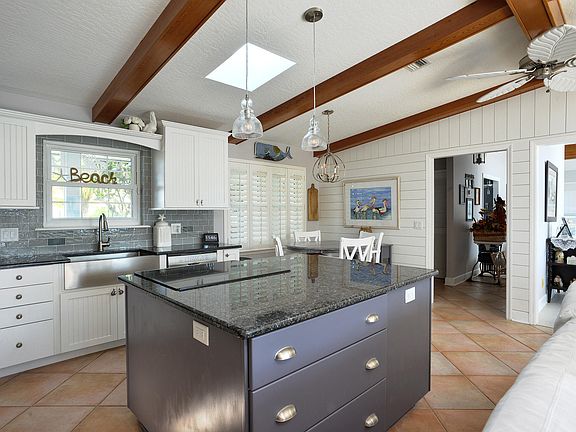 5th image of 365 Arrowhead Ln