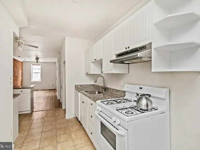 1122 William St — Photo 11