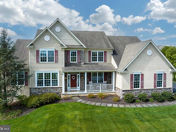 4th image of 70 Emma Ct