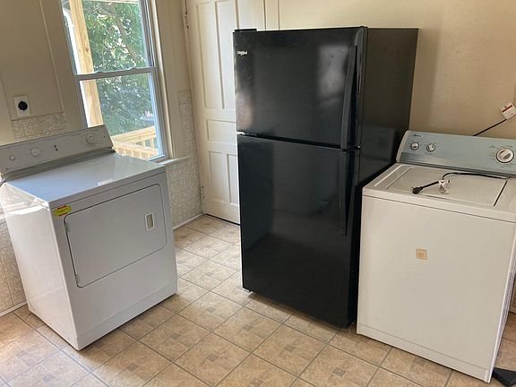 4th image of 79 Hazelwood Ave #2