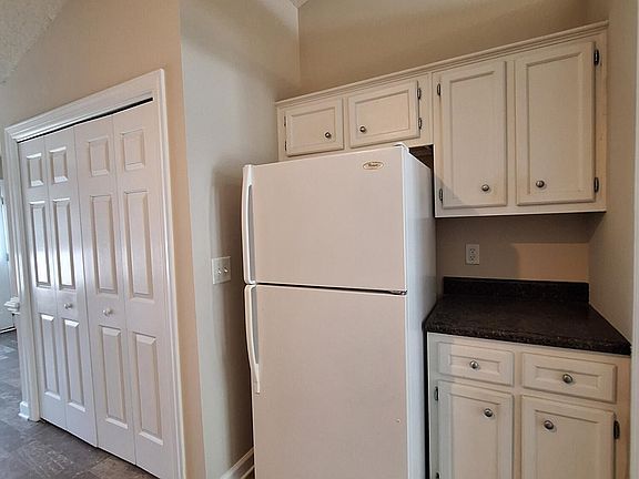 5th image of 1205 Price Dr #B