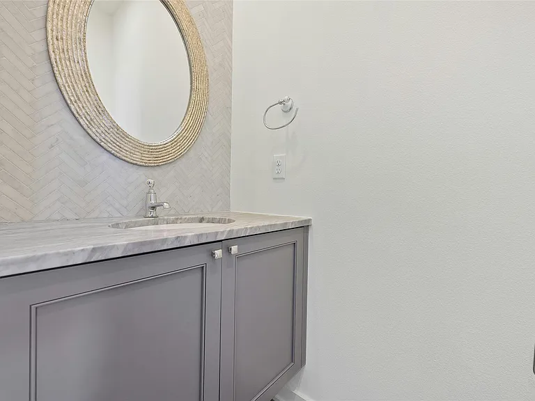 2518 Sutherland St — Photo 12
