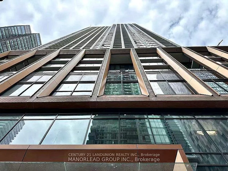 400 King St W #2516