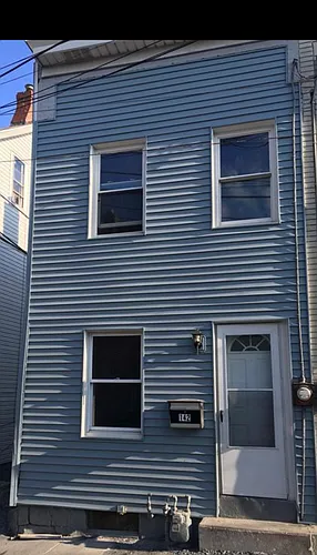 142 W Sycamore St Photo 1