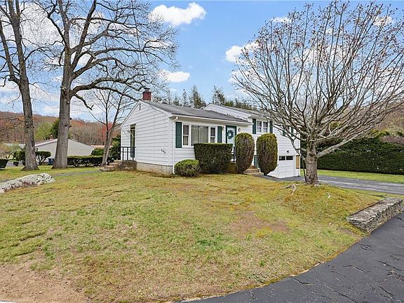3rd image of 290 Stony Acre Dr