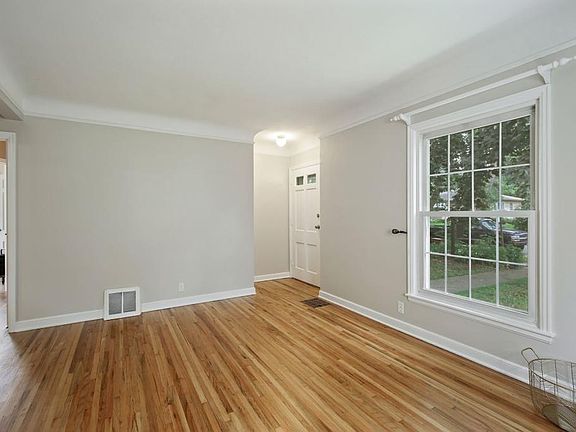 4th image of 2963 Chowen Ave N