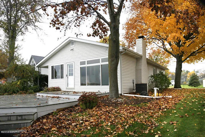 585 Pearl Beach Rd photo 1
