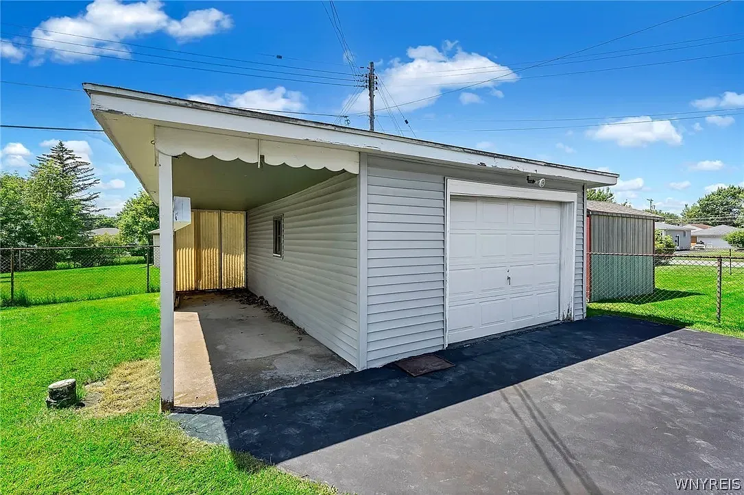 3 bed, 1100 sqft, $1,900 — Photo 3