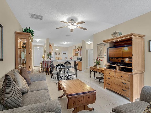 4th image of 974 Knollwood Dr